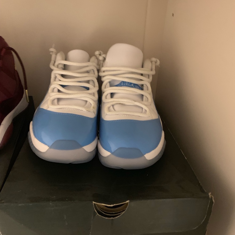 Sneakers - Picture 4 of 8